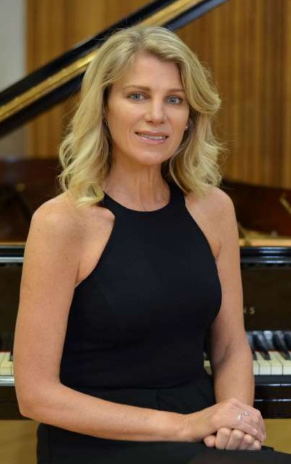 Dr Lisa Engelbrecht